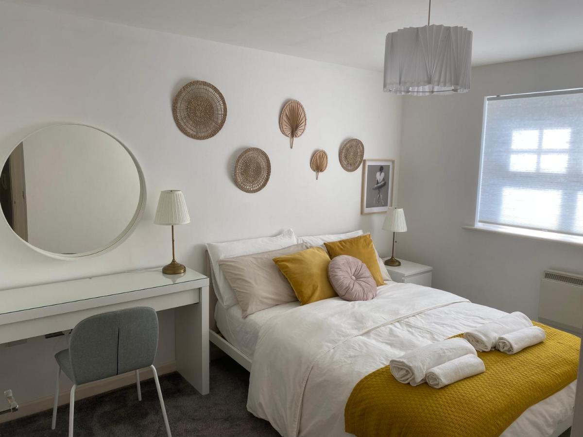 Marine Viewing 2 Bedrooms Flat Манчестер Экстерьер фото